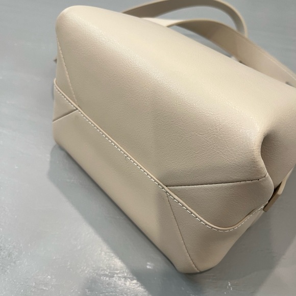 Baginning Genuine Leather Beige Top Hand Minimalist Bucket Bag with Strap NWOT - Picture 7 of 16